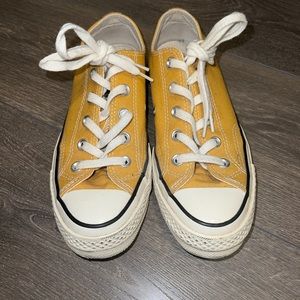 Yellow converse Chuck 70s low